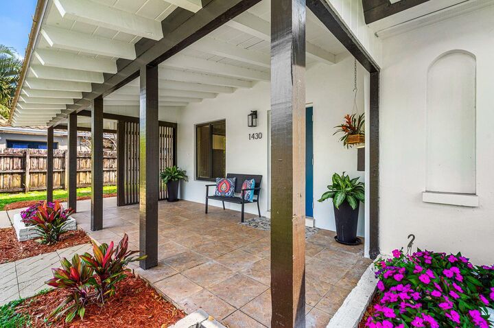 Property Photo: 1430 NE 16th Avenue FL 33304