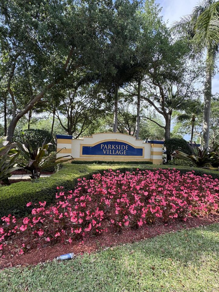 Property Photo:  3033 N Evergreen Circle  FL 33426 