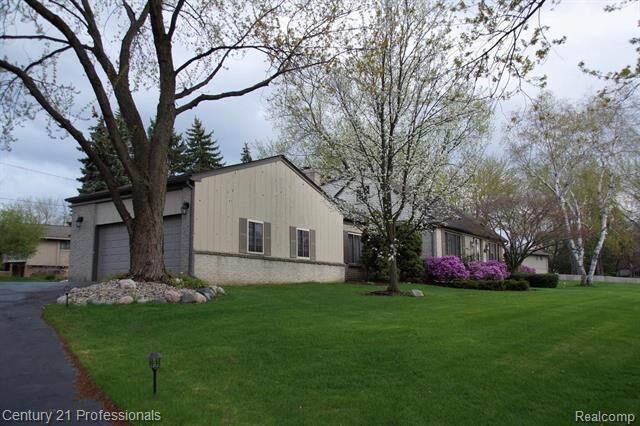 Property Photo:  575 Troyvally Street  MI 48098 