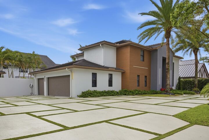 Property Photo:  9467 NW 54th Doral Cir Ln  FL 33178 