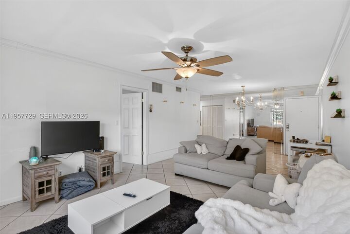 Property Photo:  9 NE 19th Ct 104C  FL 33305 