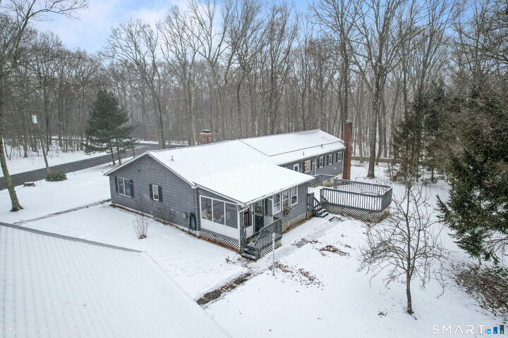 Property Photo:  5 Williamsburg Road  CT 06447 
