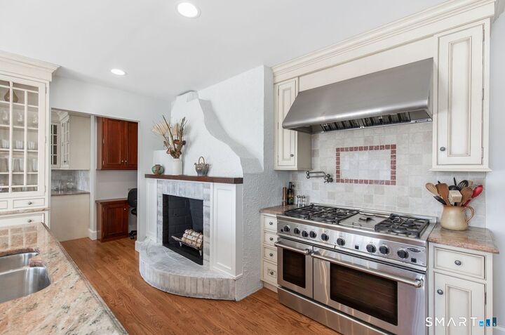 Property Photo: 35 Point Lookout CT 06460