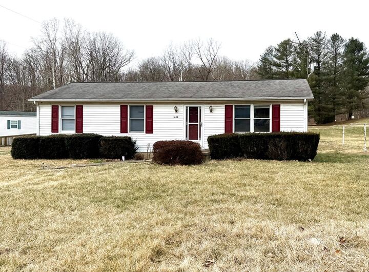 Property Photo: 1629 Possum Hollow OH 45601