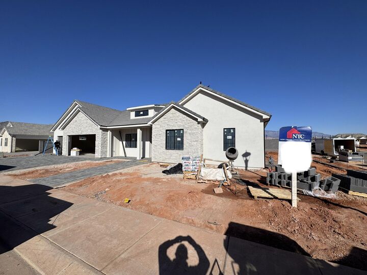 Property Photo:  367 E Sidbury Rd  UT 84780 