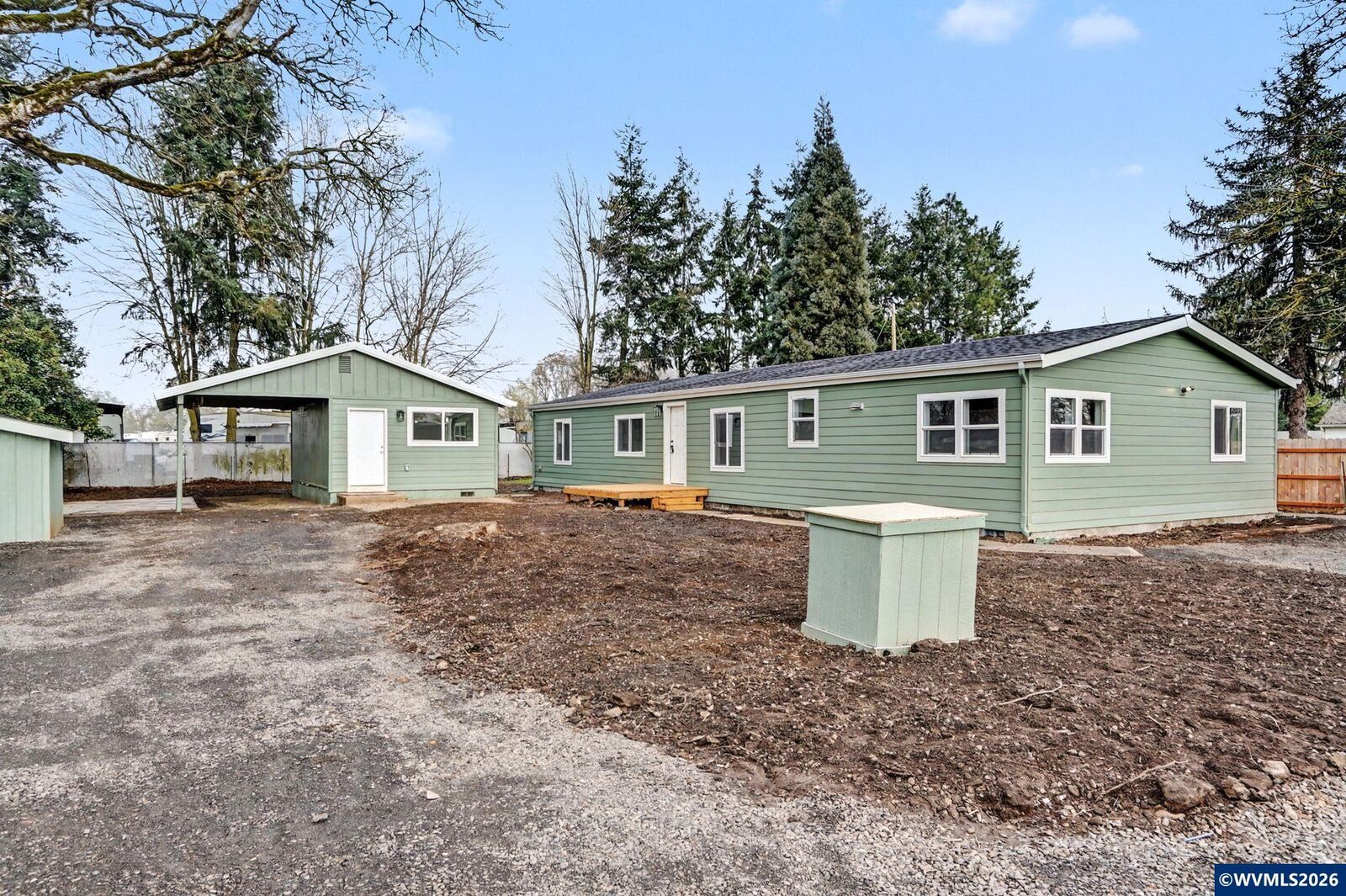 Property Photo:  3735 Knox Butte Rd E Rd  OR 97322 