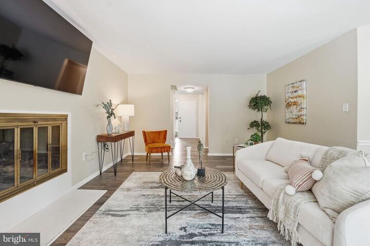 Property Photo: 1735 Ivy Oak Square 7 VA 20190