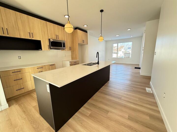 Property Photo:  1990 Ross Avenue West  MB R2R 0E8 