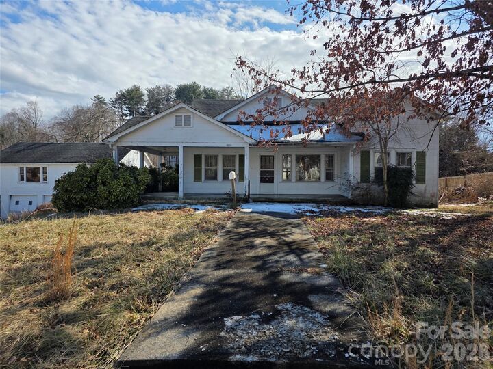 Property Photo:  522 1st Avenue W  NC 28739 