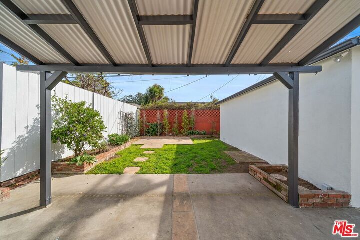 Property Photo:  1142 Garfield Ave  CA 90291 