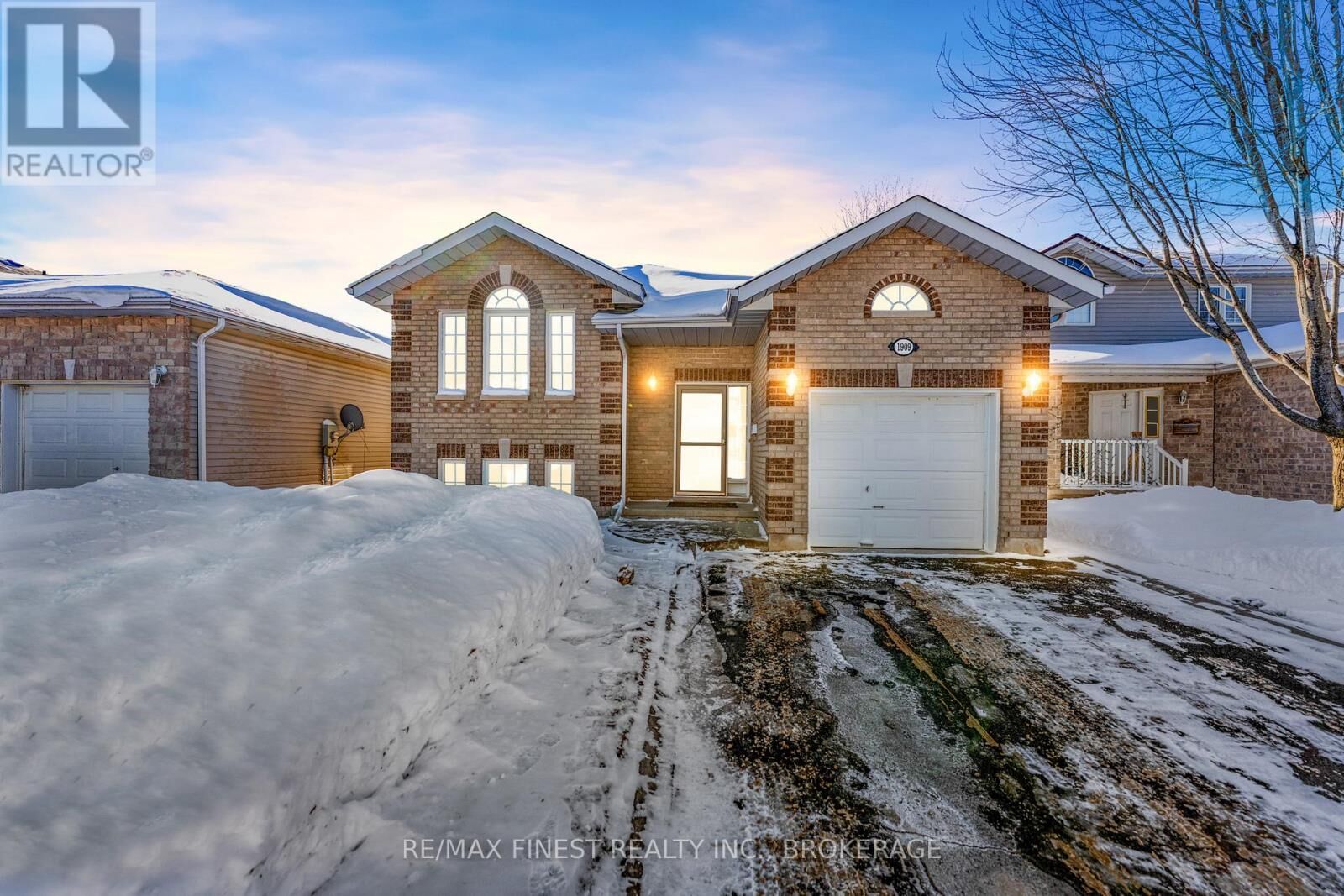 Property Photo: 1909 Spindlewood Street ON K7P 3G5