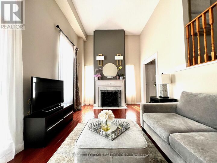 Property Photo:  95 Weldrick Road East 74  ON L4C 0H6 