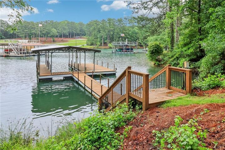 Property Photo: 6219 Woodlake Drive GA 30518