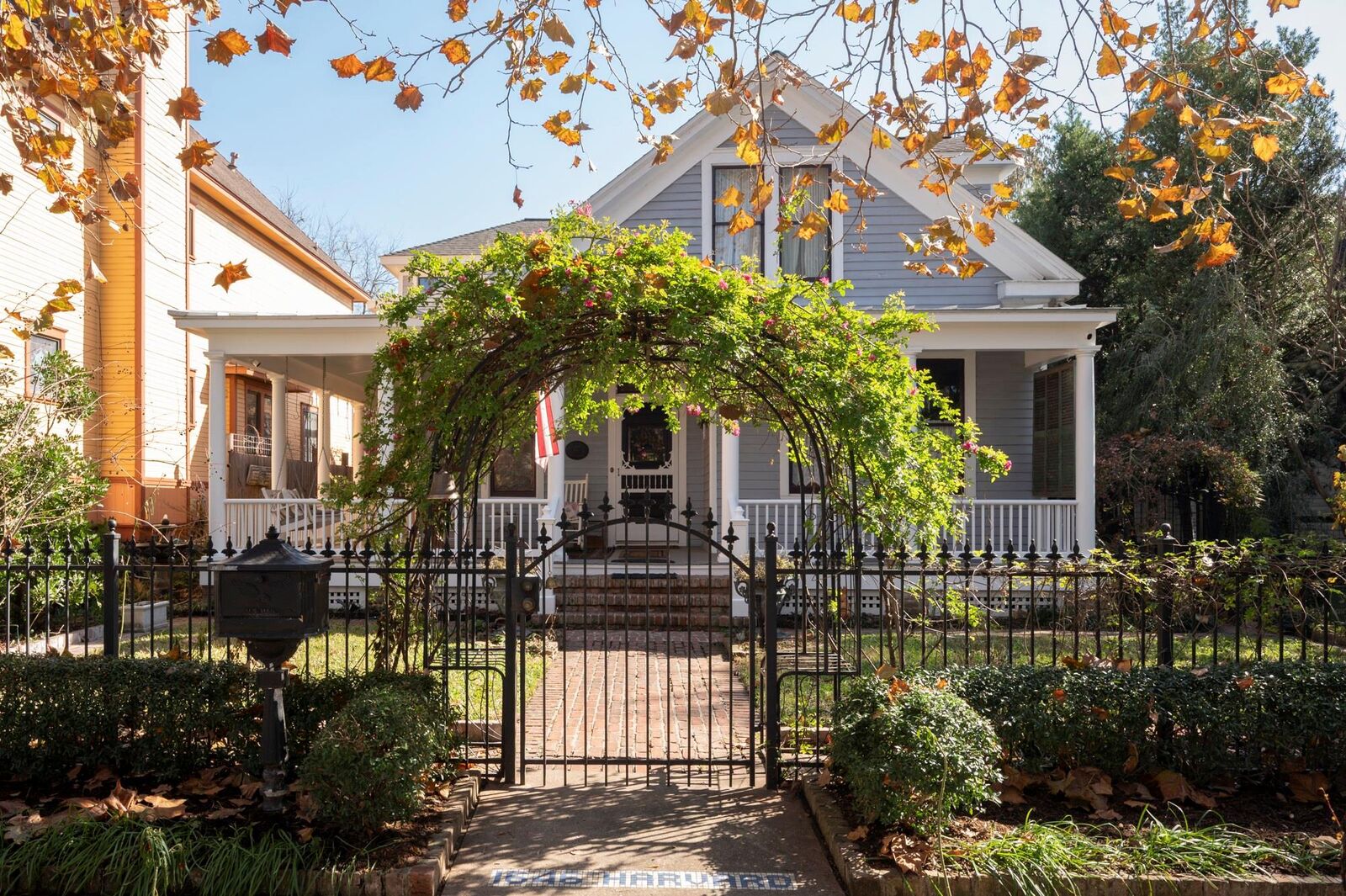 Property Photo:  1646 Harvard Street  TX 77008 