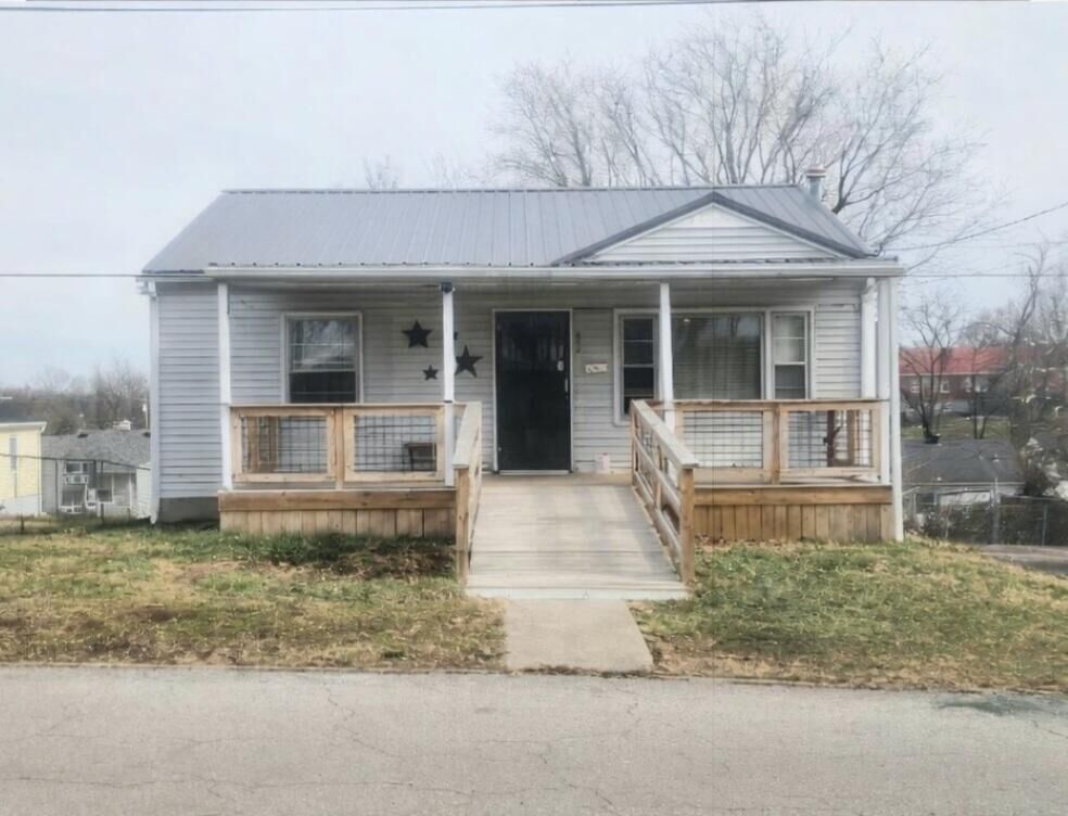 Property Photo: 165 S Sunset Lane KY 40330