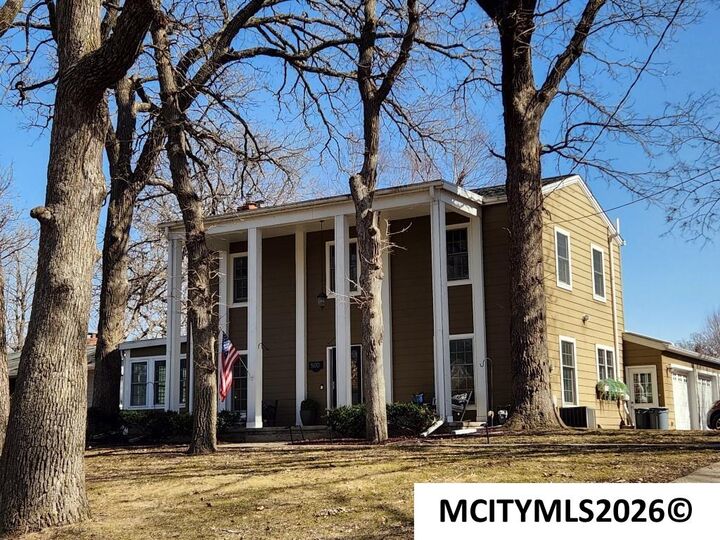 Property Photo:  500 18th St W  IA 50428 
