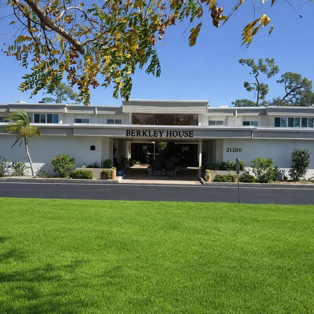 Property Photo: 21300 Brinson Avenue 111 FL 33952