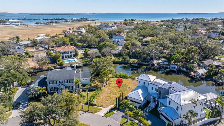 Property Photo:  678 Geneva Place  FL 33606 