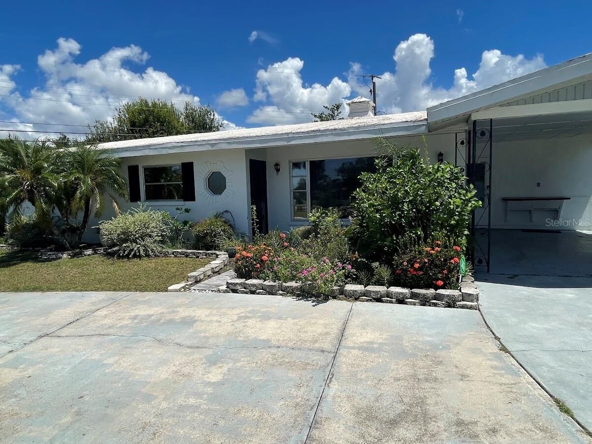 Property Photo:  609 Shamrock Boulevard  FL 34293 