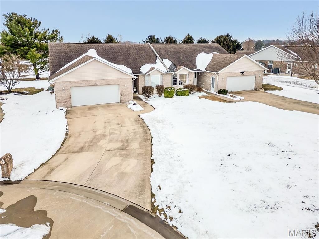 Property Photo:  102 Eagle Court  IL 62298 