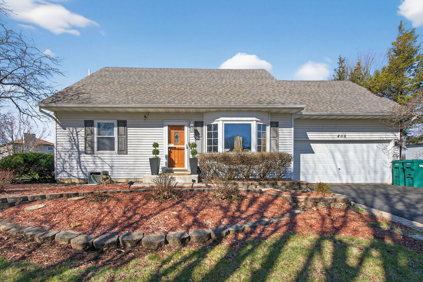 Property Photo:  805 Addleman Street  IL 60431 