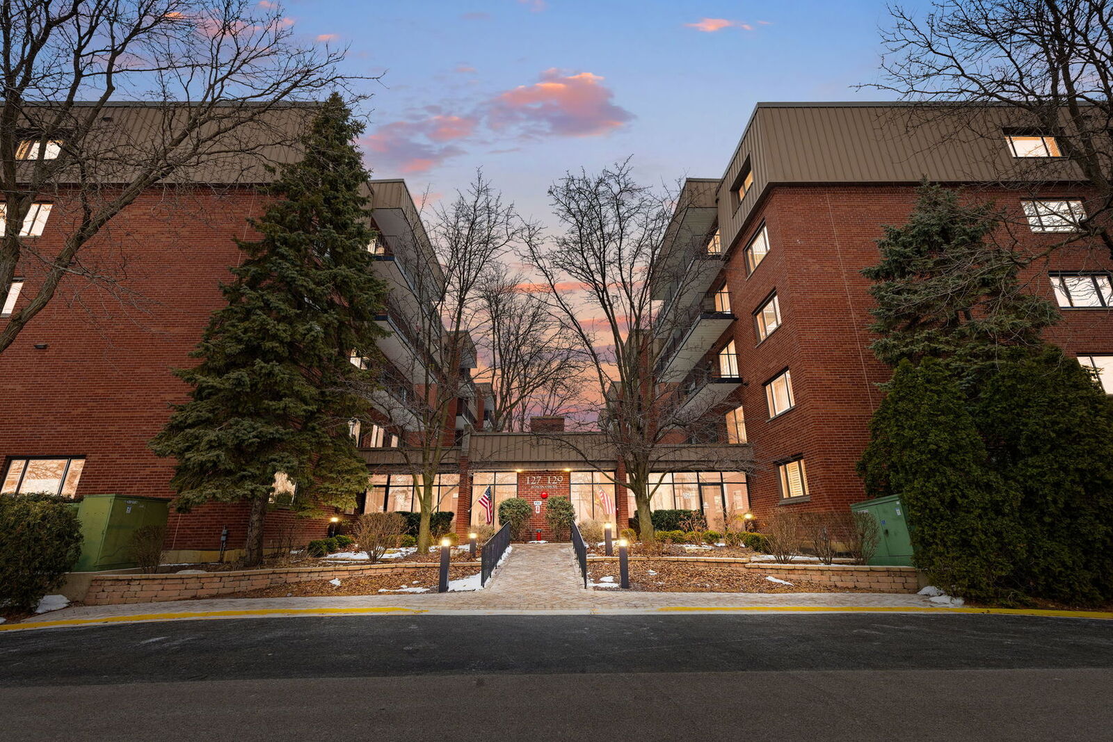 Property Photo:  129 Acacia Circle 106E  IL 60525 