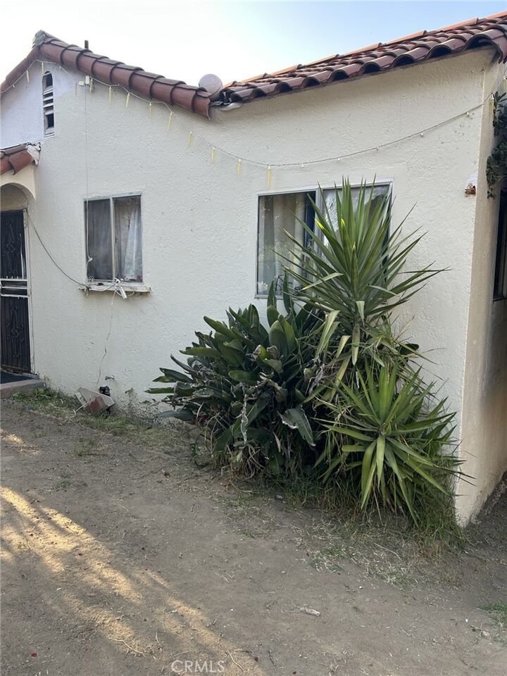 Property Photo:  2002 W Avenue 33  CA 90065 