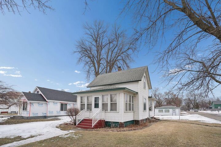 Property Photo:  451 2nd Street E  MN 55342 