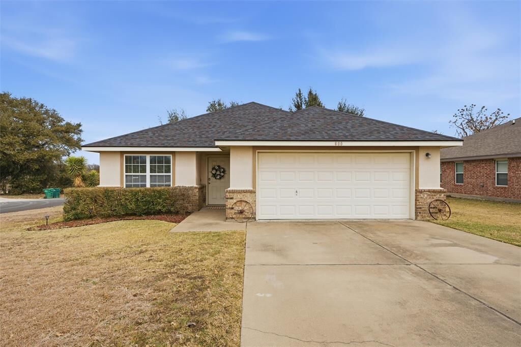 Property Photo:  600 Apple Cross Court  TX 76706 