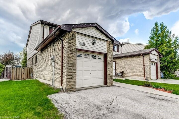 Property Photo:  2779 Andorra Circle  ON L5N 2H8 