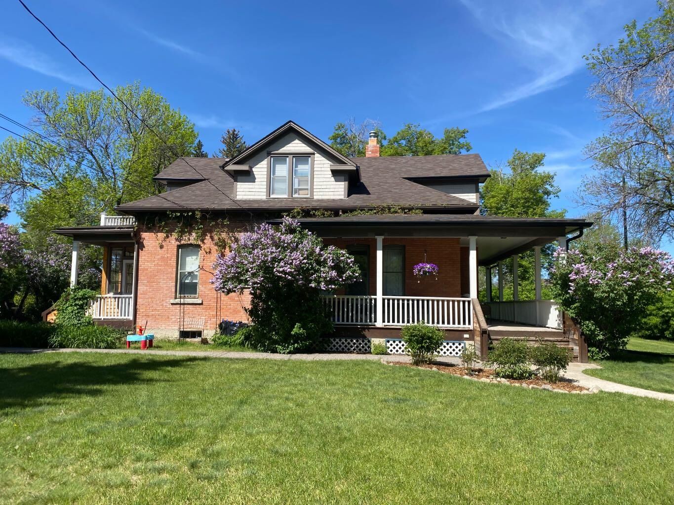 Property Photo:  725 Macleod Trail SW  AB T1V 1B8 