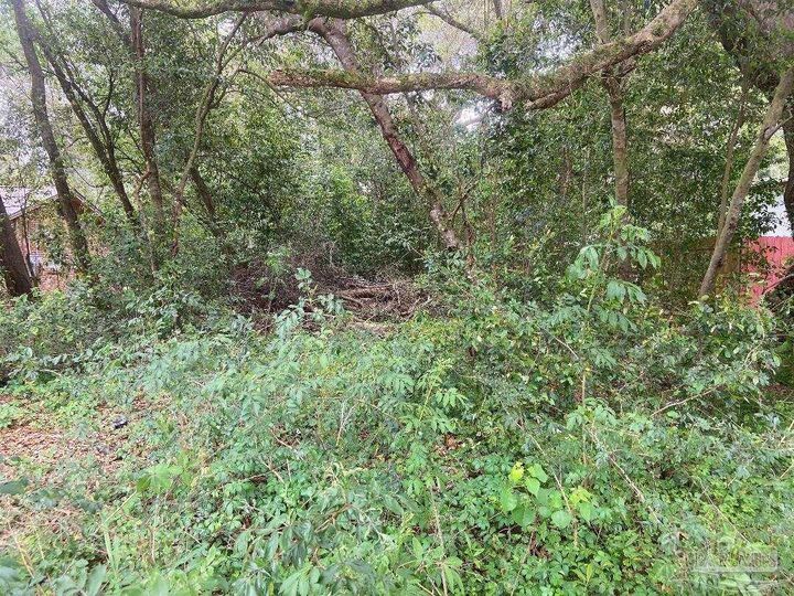 Property Photo:  1600 N 62nd Ave  FL 32506 