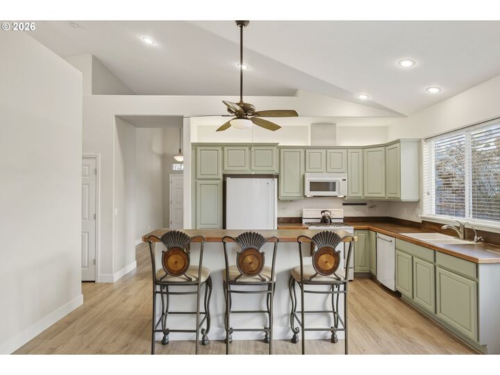 Property Photo:  17805 SE 12th Dr  WA 98683 