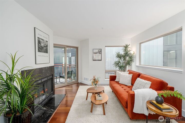 Property Photo: 711 E Denny Way 306 WA 98122