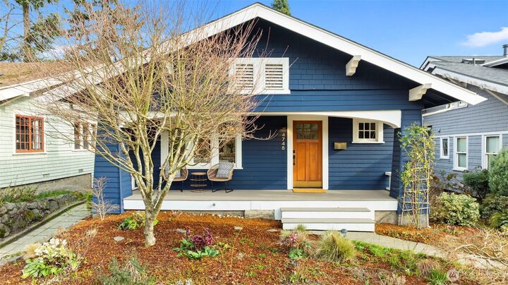 Property Photo:  4748  4th Avenue NE  WA 98105 
