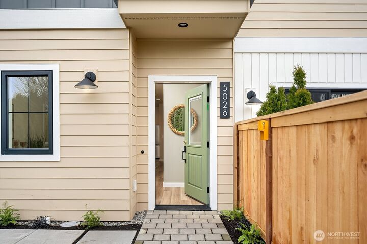 Property Photo:  5028  35th Avenue NE  WA 98105 