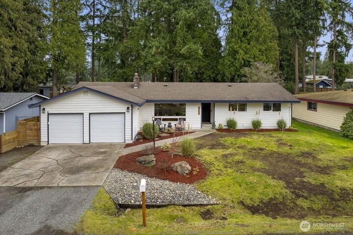 Property Photo:  14230  143rd Avenue SE  WA 98059 