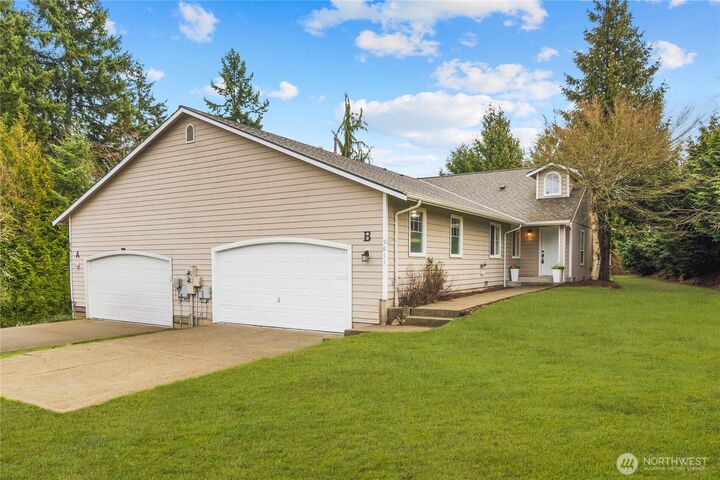 Property Photo:  5611  134th Place SE B  WA 98208 