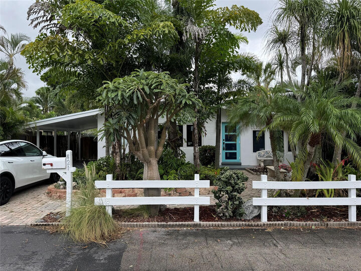 Property Photo:  421 NE 21st Court  FL 33305 