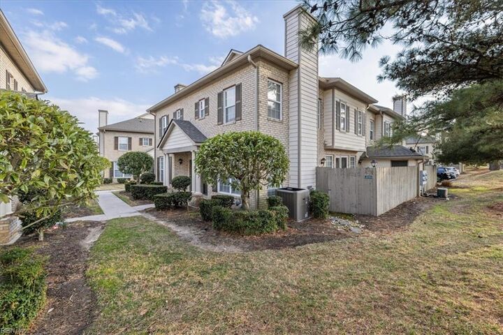 Property Photo: 2044 Smallbrooke Ct VA 23454