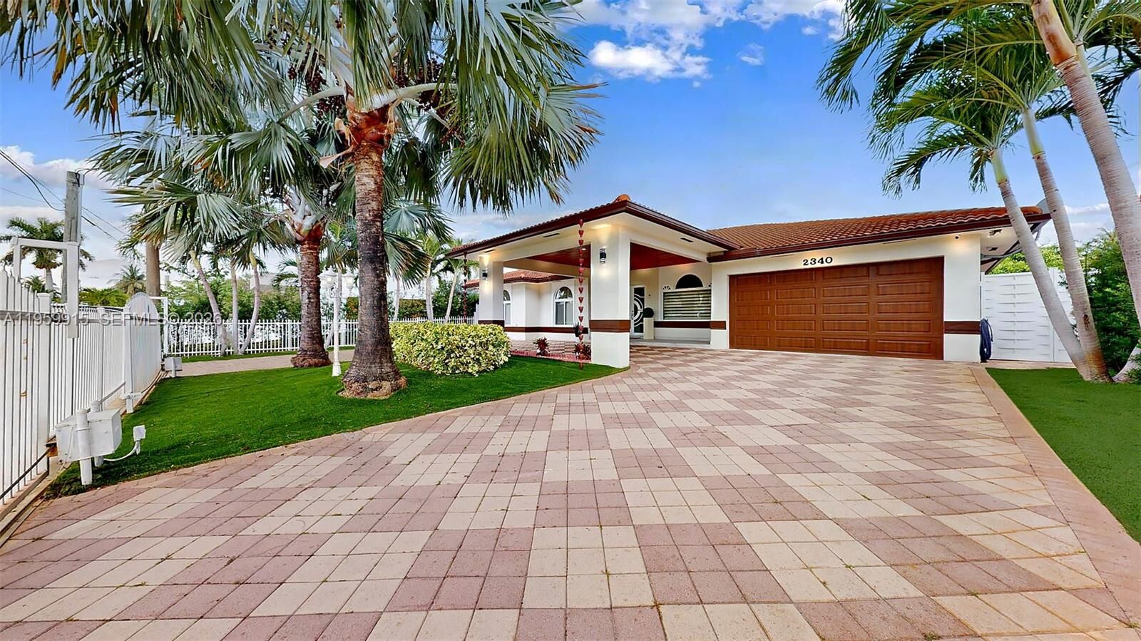 Property Photo: 2340 SW 139th Ave FL 33175