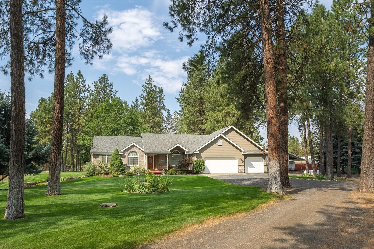 Property Photo: 19505 N Newport Rd WA 99005