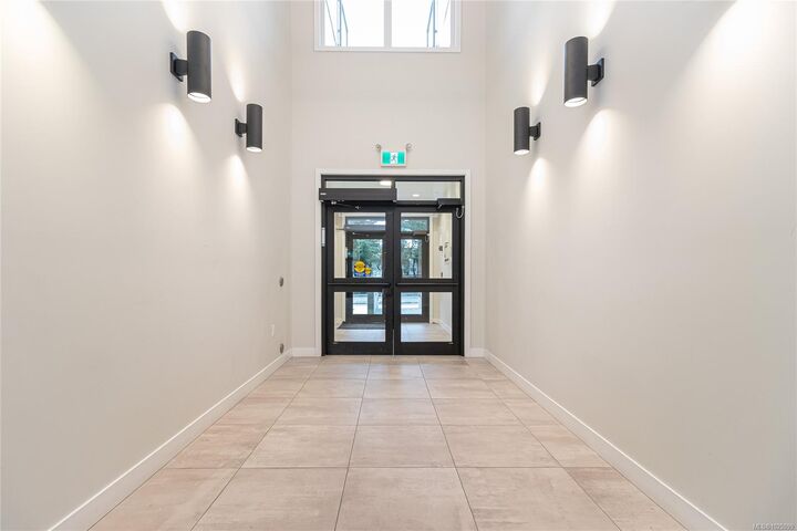 Property Photo: 4030 Shelbourne St 203 BC V8N 3E4