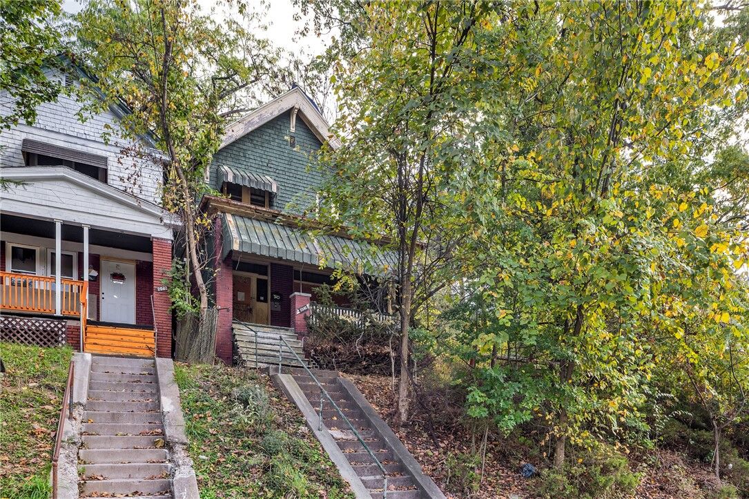 Property Photo:  2040 Laketon Rd  PA 15221 