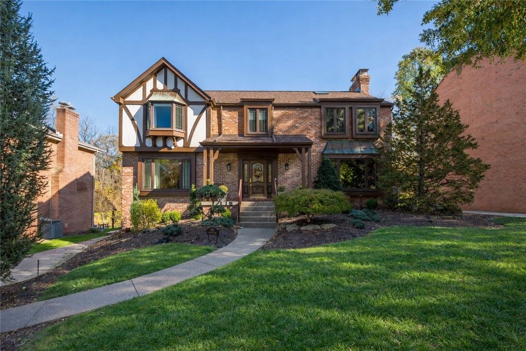 Property Photo:  421 Oaklawn Dr  PA 15241 