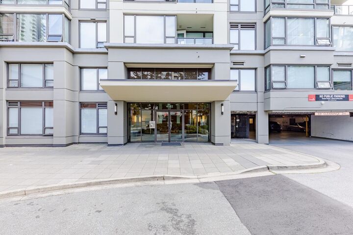 Photo de la propriété: 4182 Dawson Street 1602 BC V5C 0A2
