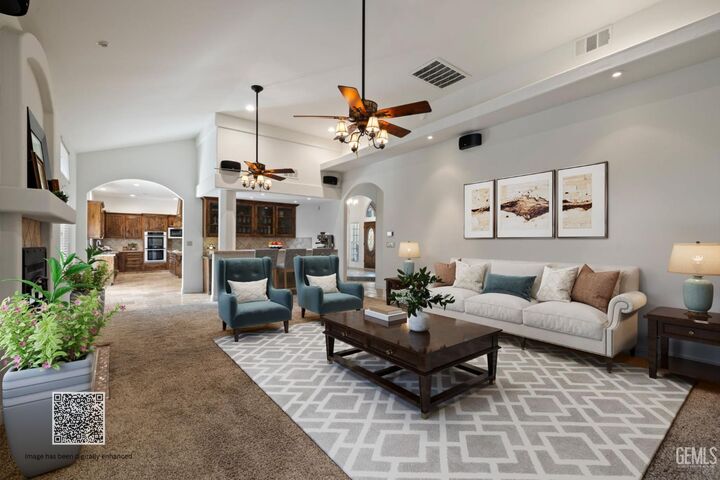 Property Photo:  2112 Branch Creek Street  CA 93312 