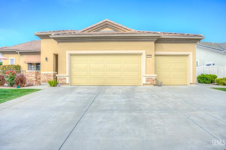 Property Photo:  13810 Blossom Ridge Drive  CA 93306 