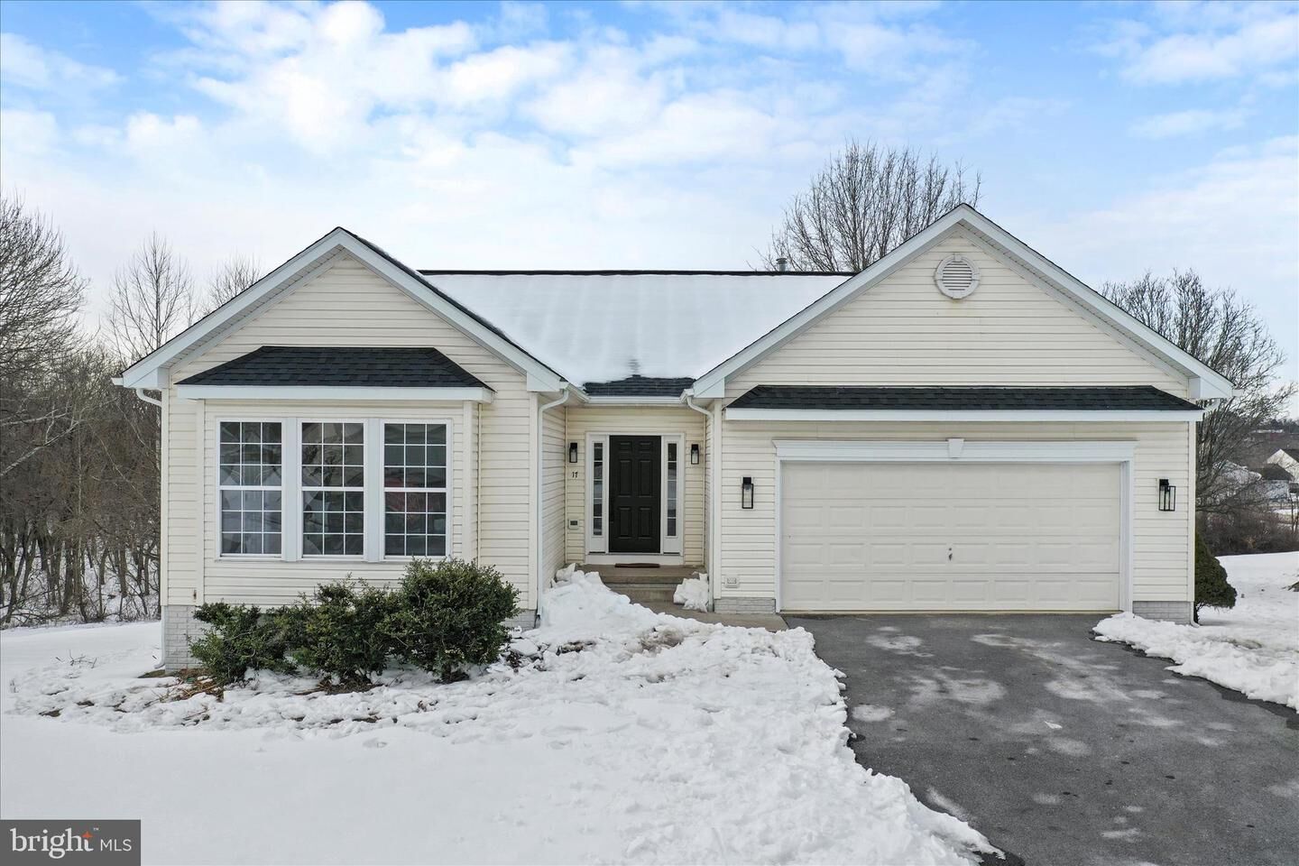 Property Photo:  17 Hook Drive  WV 25405 