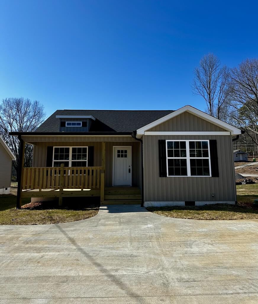 Property Photo:  1302 Riverbend Rd  GA 30721 